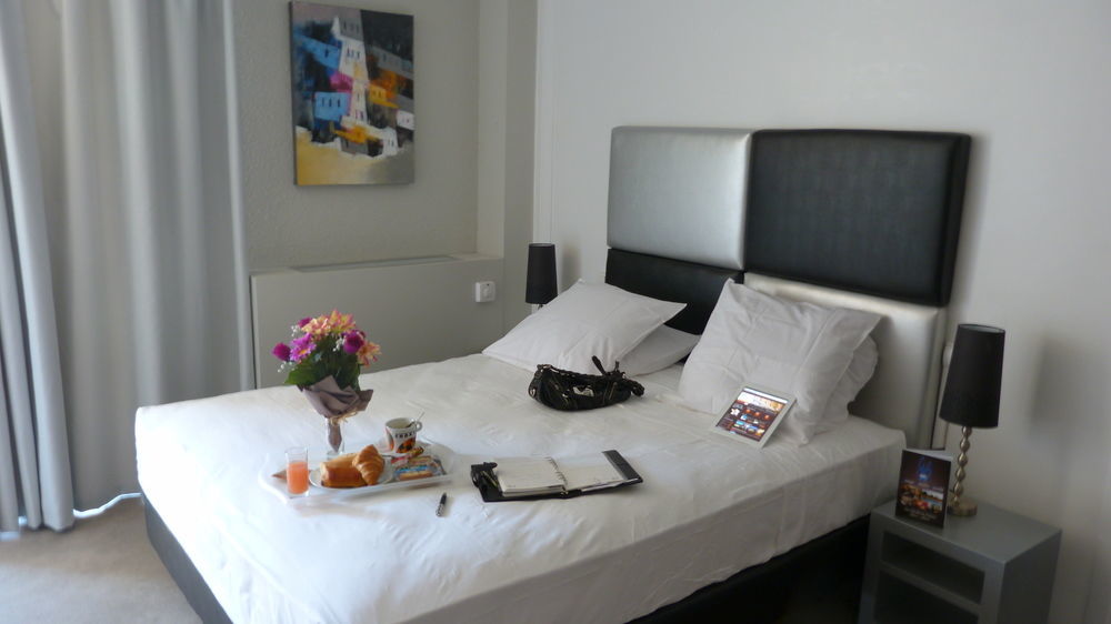 Yes Hotel Авиньон Экстерьер фото
