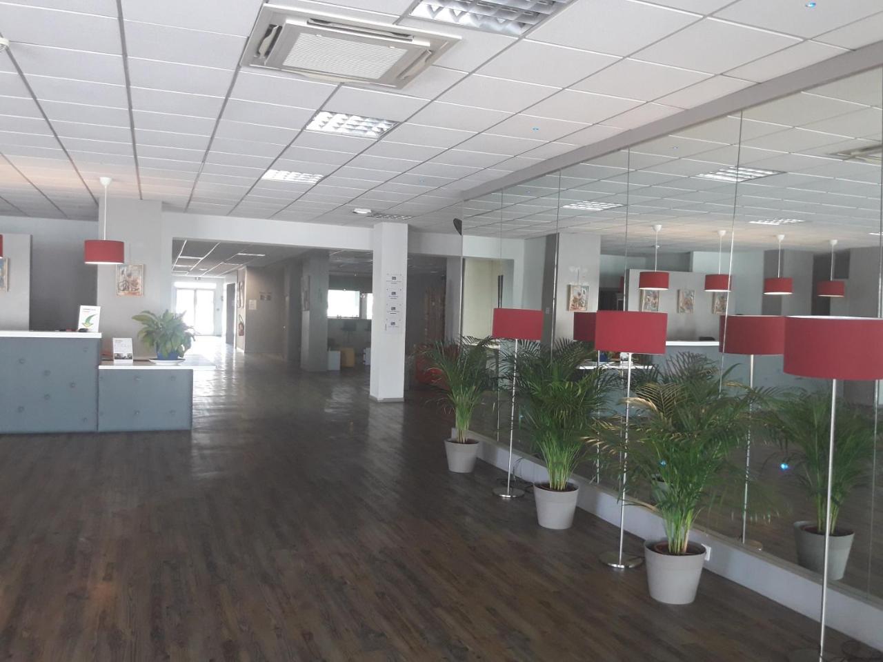 Yes Hotel Авиньон Экстерьер фото