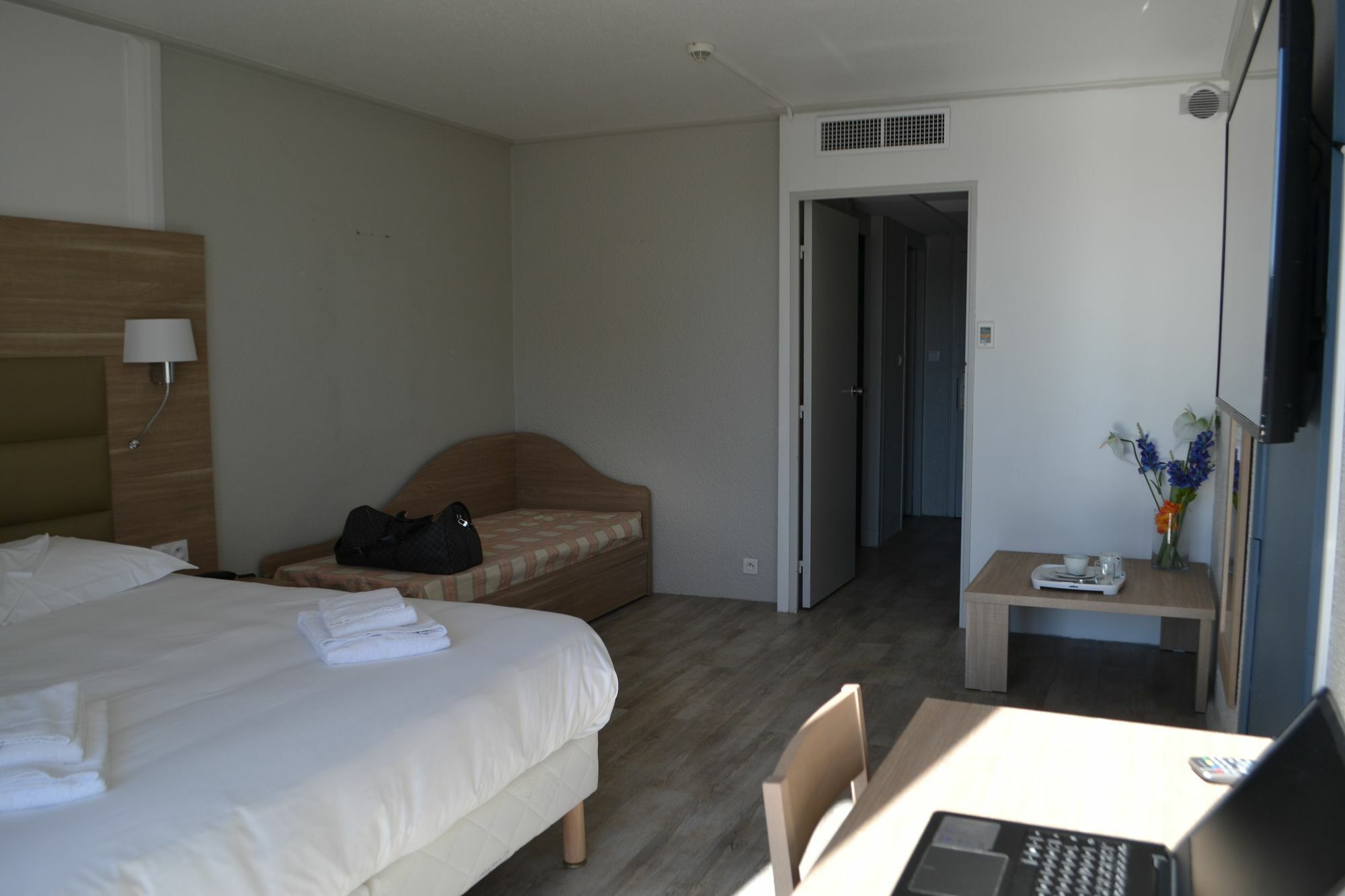 Yes Hotel Авиньон Экстерьер фото